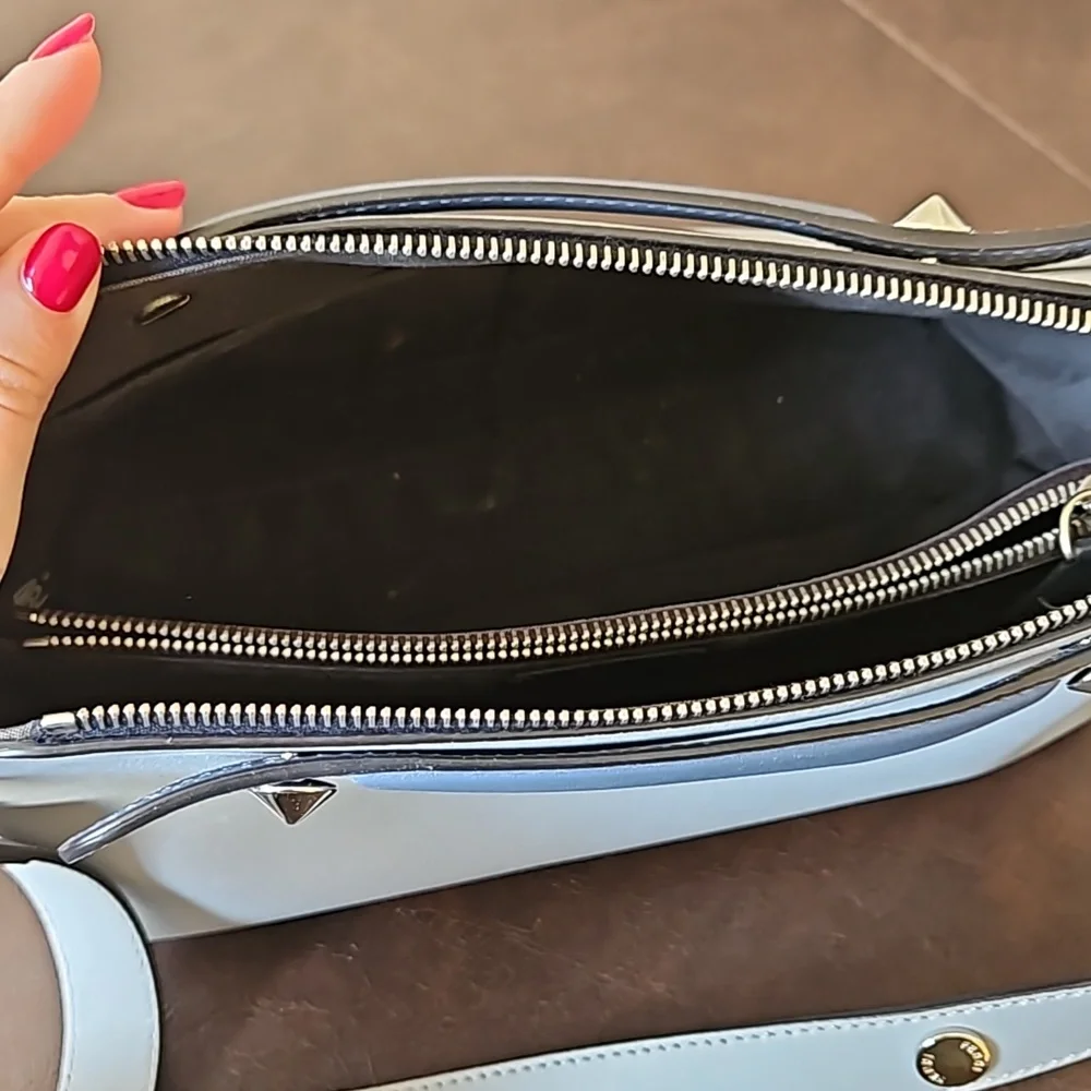 Handbag - Picture 7 of 9